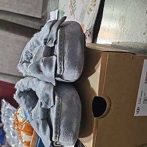 Woman's ugg slides size 7 grey color with grey bow on the top brand new ! Shoe
